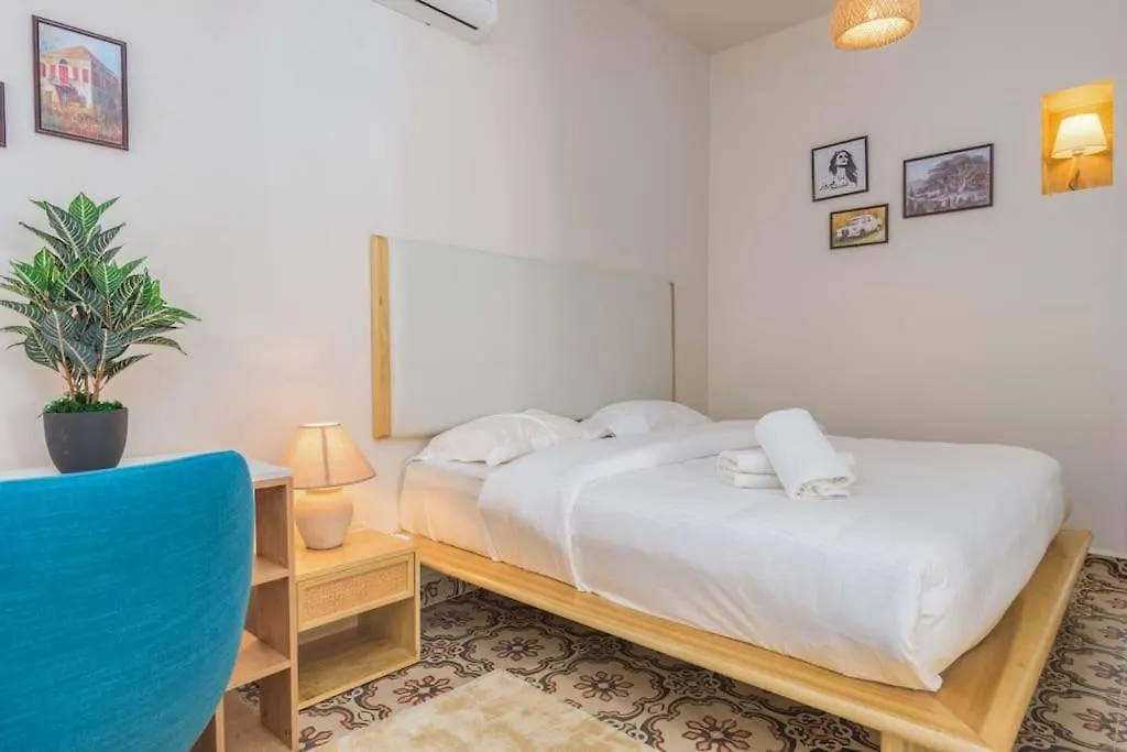 Standalone 1-Br Apt With Terrace In Ashrafieh Beirut Lejlighed