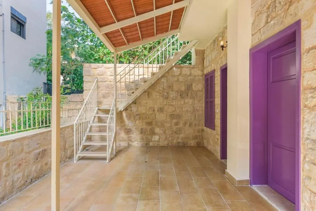 Standalone 1-Br Apt With Terrace In Ashrafieh Beirut Lejlighed