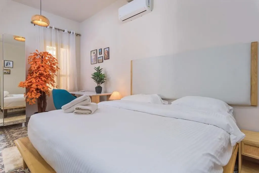 Standalone 1-Br Apt With Terrace In Ashrafieh 贝鲁特 0*,  黎巴嫩